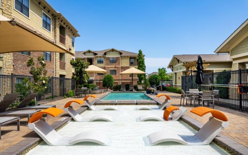 pool with in-water seating
